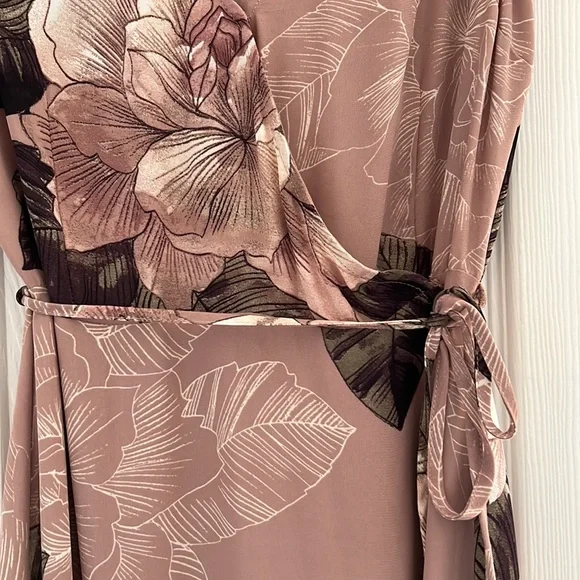 DYNAMITE WRAP DRESS - Picture 4 of 4